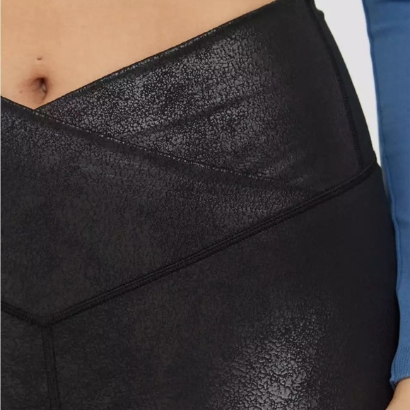 OFFLINE By Aerie Hugger Crackle Crossover Legging - Picture 3 of 12